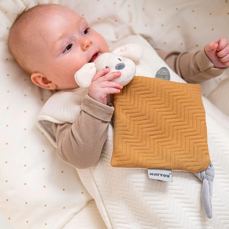 Nattou - Charlie Le Chien - Mini Doudou Plat Marron Caramel Jacquard 20 Cm 3 Nattou - Charlie Le Chien - Mini Doudou Plat Marron Caramel Jacquard 20 Cm – Image 3